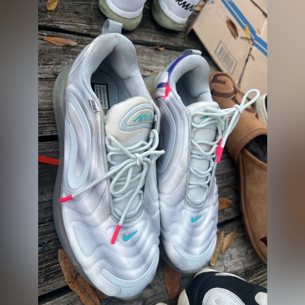Nike Air Max 720 Pride